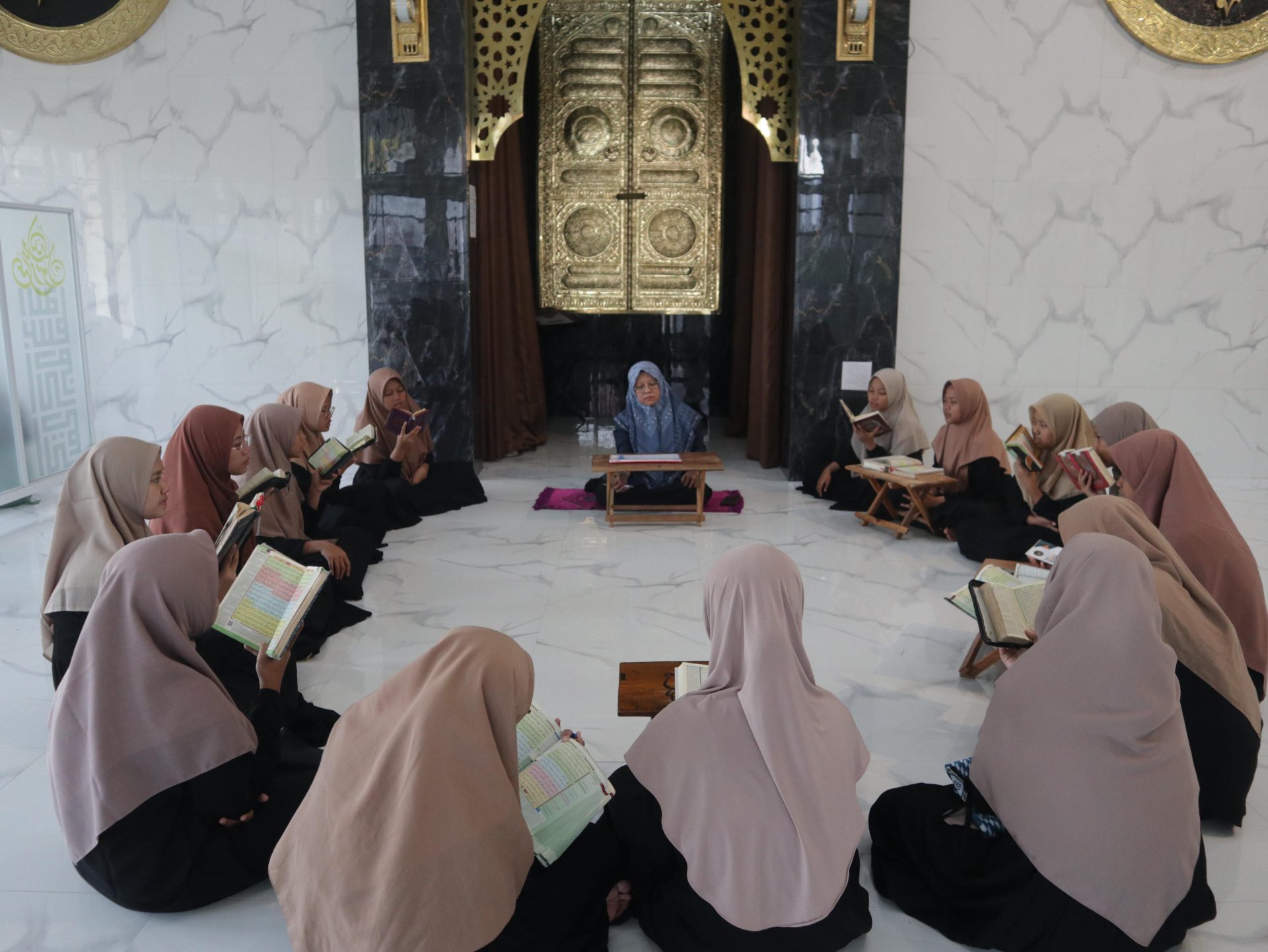 santri putri pesantren modern mr bob