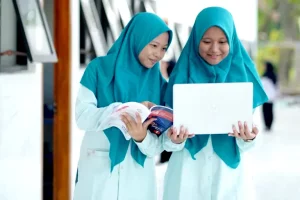 SANTRI-PESANTREN-MODERN-MR-BOB-1-300x200