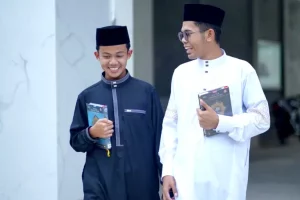 SANTRI-PESANTREN-MODERN-MR-BOB-4-300x200