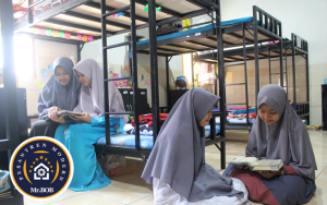 pesantren-modern-mr-bob-4-768x480-1-300x188